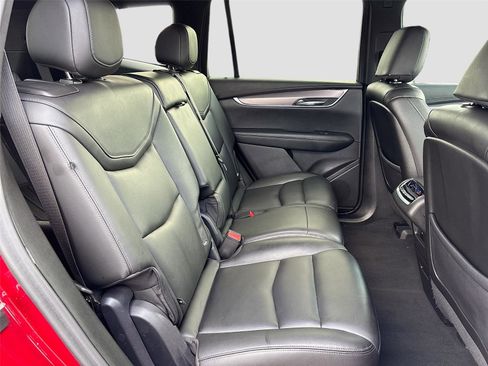 Used 2022 Cadillac XT6 Luxury image 32