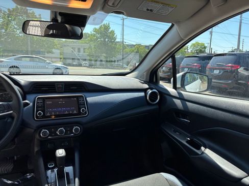 Used 2025 Nissan Versa SV image 33