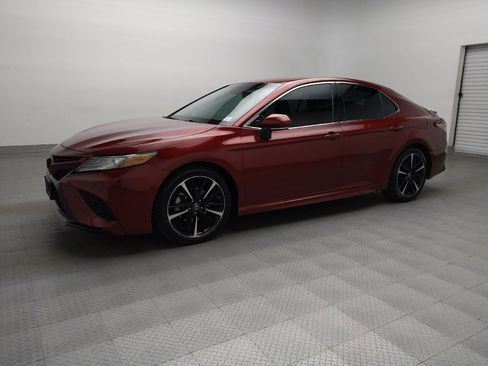 Used 2018 Toyota Camry XSE image 2