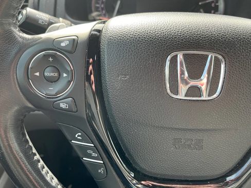 Used 2017 Honda Pilot Touring image 18