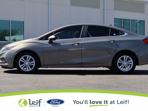 Used 2018 Chevrolet Cruze LT image 13