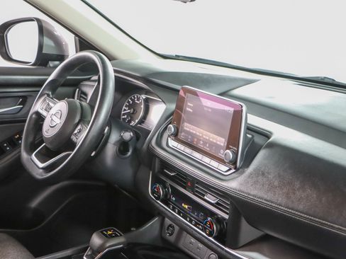 Used 2024 Nissan Rogue SV FWD image 25