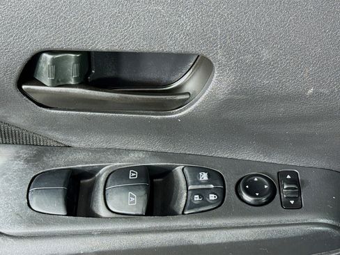 Used 2023 Nissan Kicks S image 23