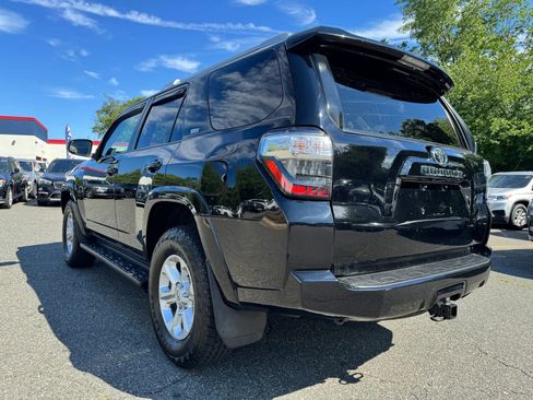 Used 2018 Toyota 4Runner SR5 AWD/4WD image 3