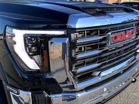 Used 2024 GMC Sierra 2500 SLT w/ SLT Premium Package image 30