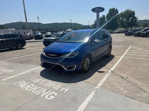 Used 2020 Chrysler Pacifica Limited FWD image 5