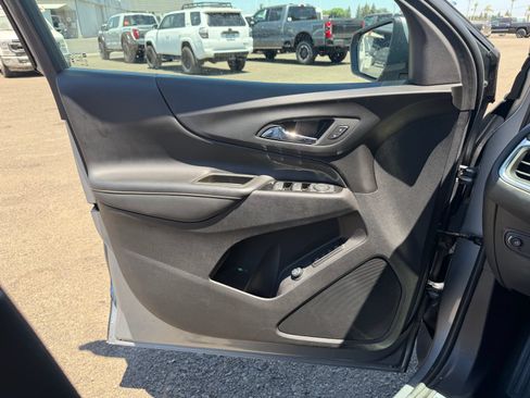 Used 2023 Chevrolet Equinox Premier AWD/4WD image 11