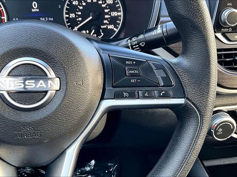 Used 2024 Nissan Altima 2.5 SV FWD image 24