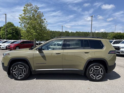 New 2026 Jeep Cherokee Laredo AWD/4WD image 4
