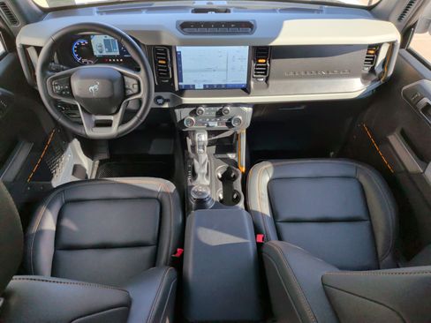 Used 2023 Ford Bronco Badlands image 28