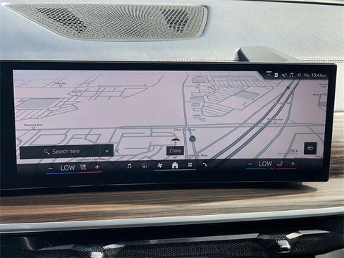 Used 2024 BMW X5 sDrive40i w/ Premium Package image 11