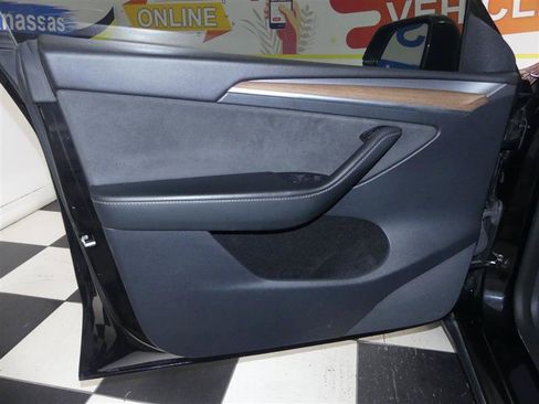 Used 2022 Tesla Model Y Long Range AWD/4WD image 22