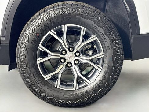 New 2026 GMC Acadia AT4 w/ Luxury Package AWD/4WD image 32