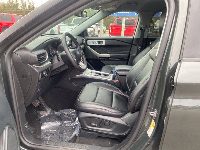 Used 2024 Ford Explorer XLT w/ Equipment Group 202A AWD/4WD image 9