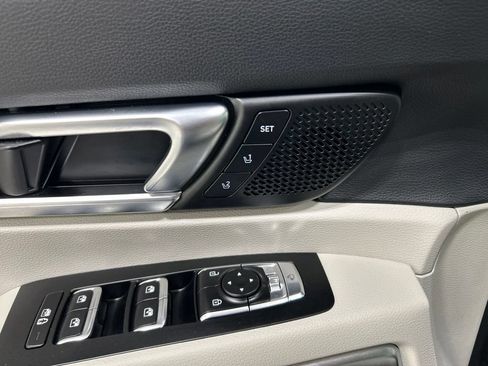 Used 2025 Kia Telluride SX w/ SX Captain's Chair Package FWD image 17