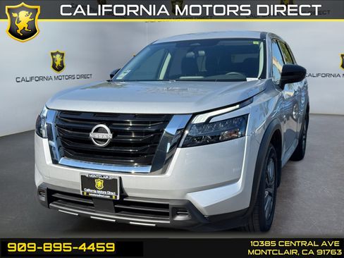 Used 2024 Nissan Pathfinder S FWD image 1