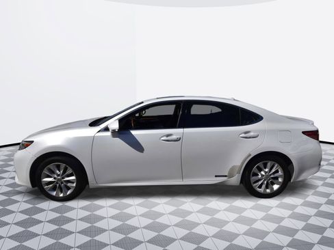 Used 2013 Lexus ES 300h image 2