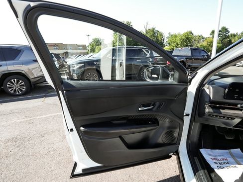 Used 2024 Nissan Ariya AWD image 9