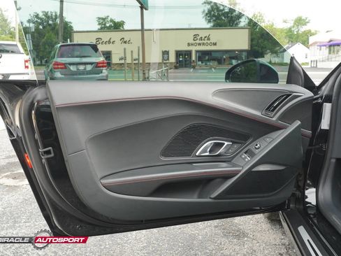 Used 2017 Audi R8 V10 w/ Carbon Exterior Package AWD/4WD image 16