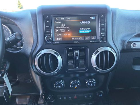 Used 2018 Jeep Wrangler Unlimited Rubicon AWD/4WD image 24