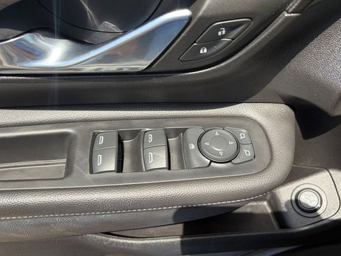 Used 2023 GMC Terrain SLE w/ Driver Convenience Package FWD image 9