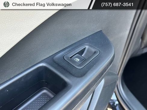 New 2026 Volkswagen Taos SE FWD image 25