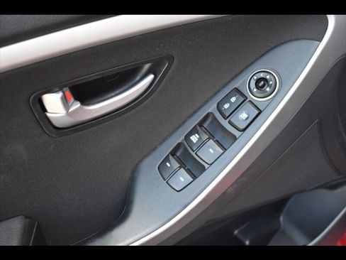 Used 2016 Hyundai Elantra GT image 17