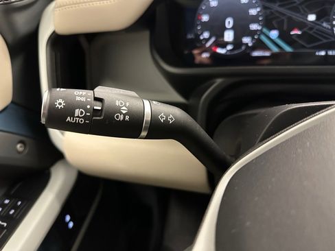 Used 2024 Land Rover Defender 110 S image 16