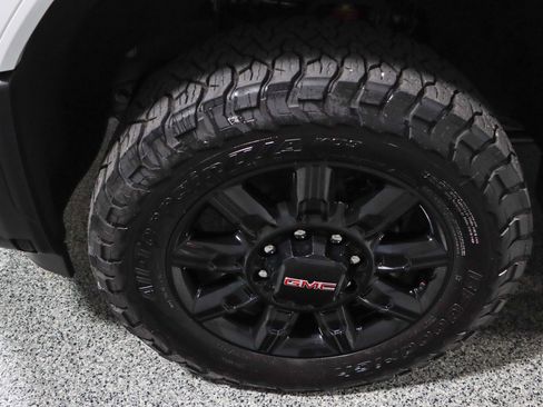 Used 2024 GMC Sierra 2500 AT4 w/ AT4 Premium Plus Package AWD/4WD image 11