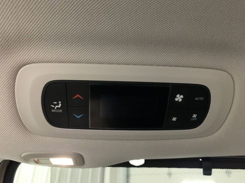 Used 2020 Chrysler Pacifica Limited image 18