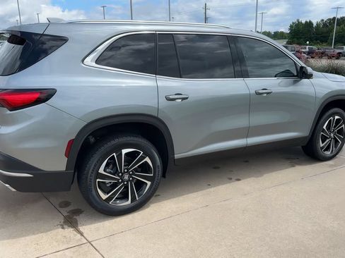 Used 2026 Buick Enclave Preferred FWD image 9