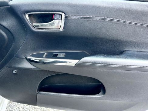 Used 2018 Toyota Avalon XLE Premium image 11