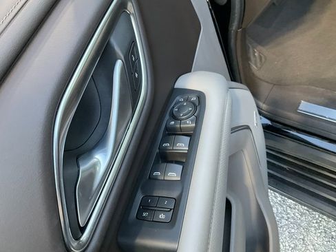 Used 2022 GMC Yukon SLT w/ SLT Premium Package image 8