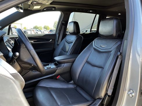 Used 2025 Cadillac XT6 Premium Luxury image 24