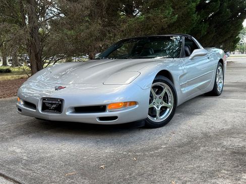 Used 2004 Chevrolet Corvette Coupe w/ Preferred Equipment Group image 13