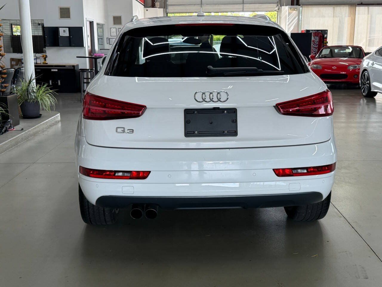 Used 2018 Audi Q3 2.0T Premium w/ Convenience Package FWD image 3