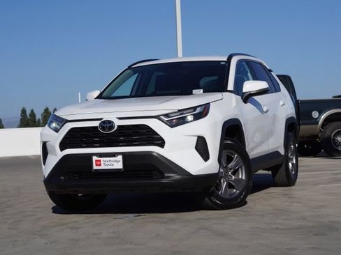 Used 2024 Toyota RAV4 XLE AWD/4WD image 4