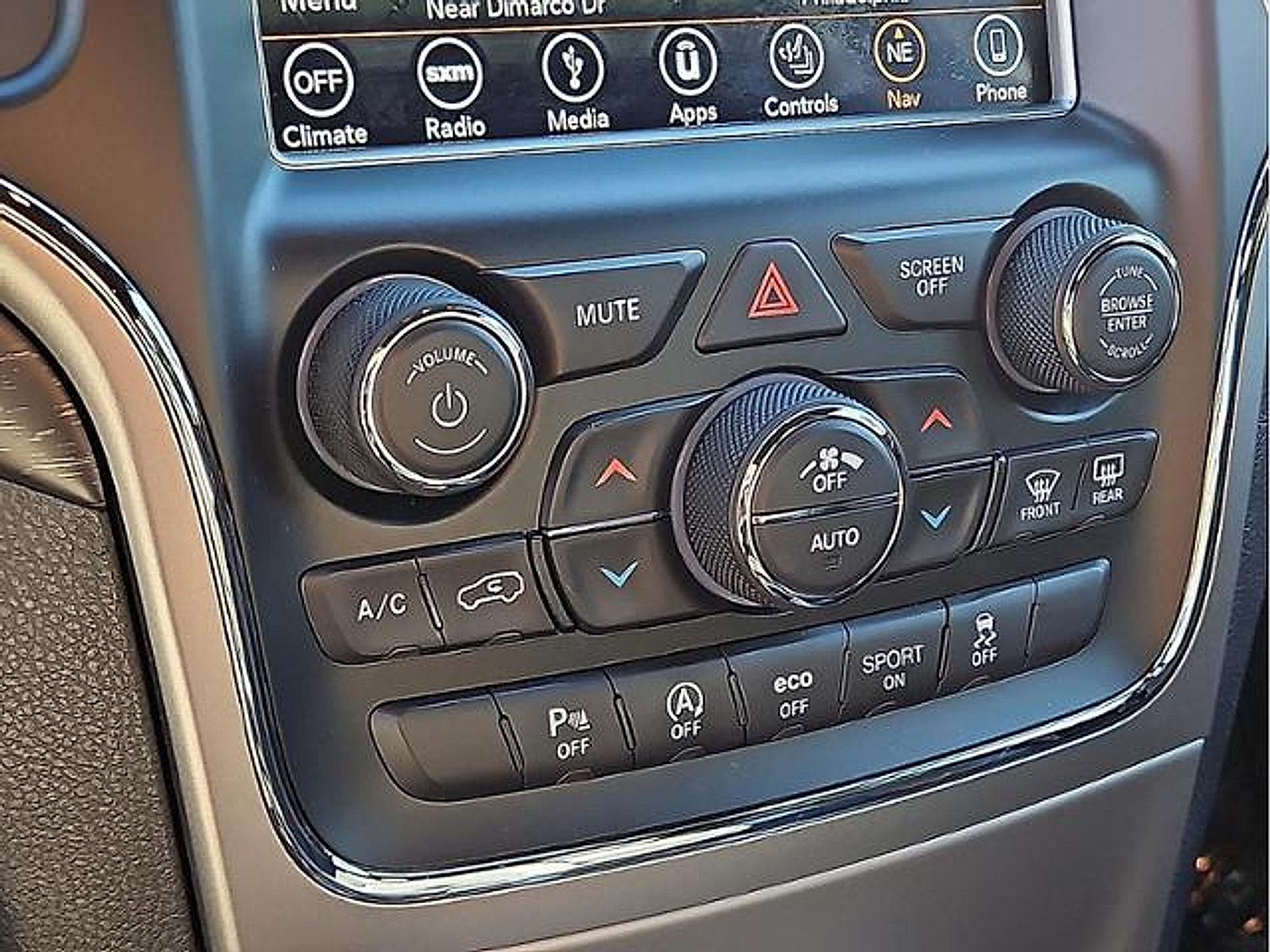 Used 2018 Jeep Grand Cherokee Altitude AWD/4WD image 15