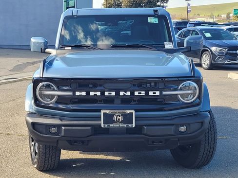 Used 2025 Ford Bronco Outer Banks image 2