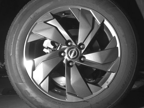 Used 2025 Nissan Rogue SV FWD image 15