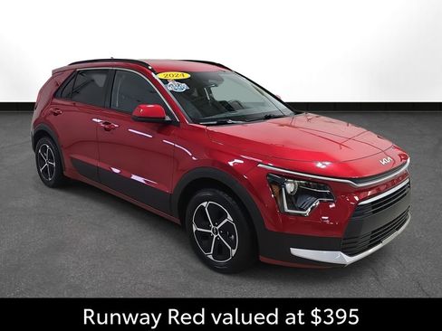 Used 2024 Kia Niro LX image 3