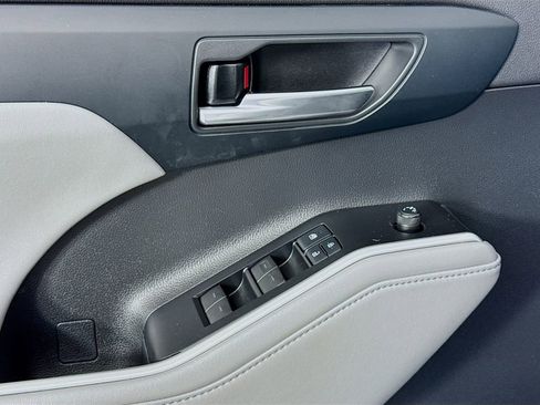 Used 2020 Toyota Highlander XLE image 23