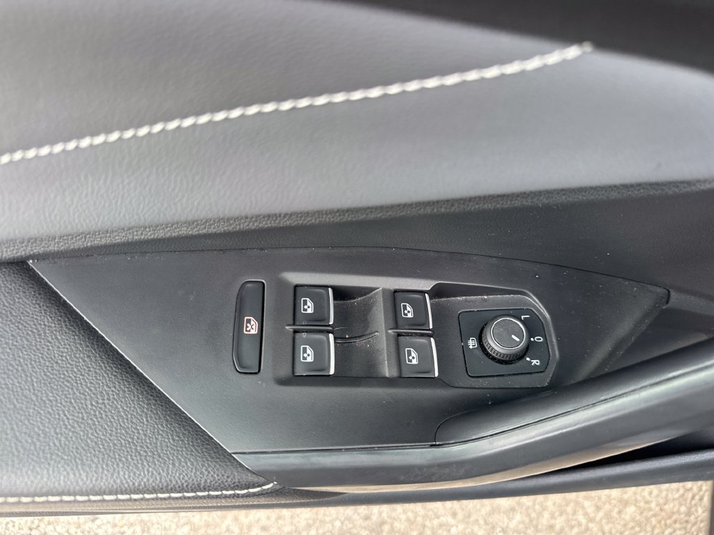 Used 2025 Volkswagen Jetta SEL FWD image 43