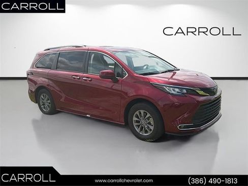 Used 2022 Toyota Sienna XLE FWD image 1