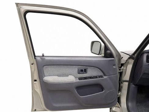 Used 2000 Toyota 4Runner SR5 image 6