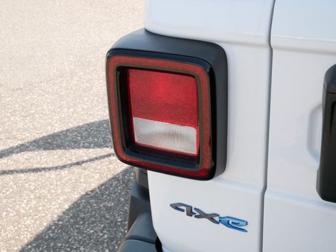 Used 2023 Jeep Wrangler Unlimited w/ Cold Weather Group AWD/4WD image 17