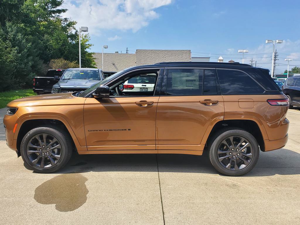 New 2026 Jeep Grand Cherokee Limited AWD/4WD image 3
