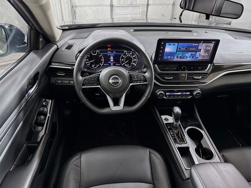 Used 2025 Nissan Altima 2.5 SR w/ SR Premium Package image 17