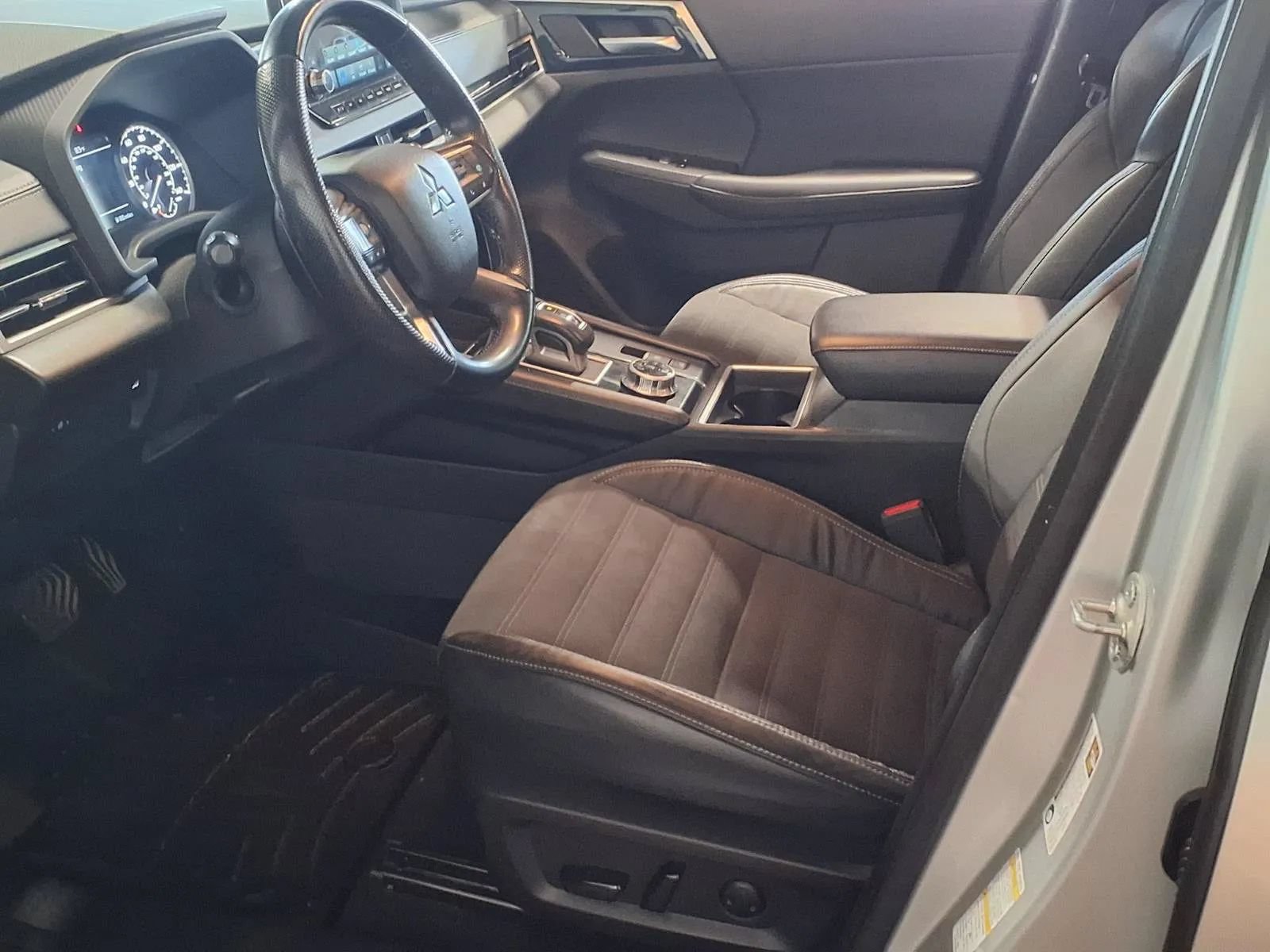 Used 2022 Mitsubishi Outlander SE AWD/4WD image 18