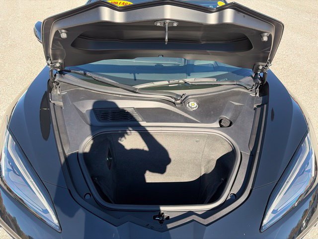 Used 2024 Chevrolet Corvette Stingray Preferred Cpe w/ Z51 Performance Package RWD image 3